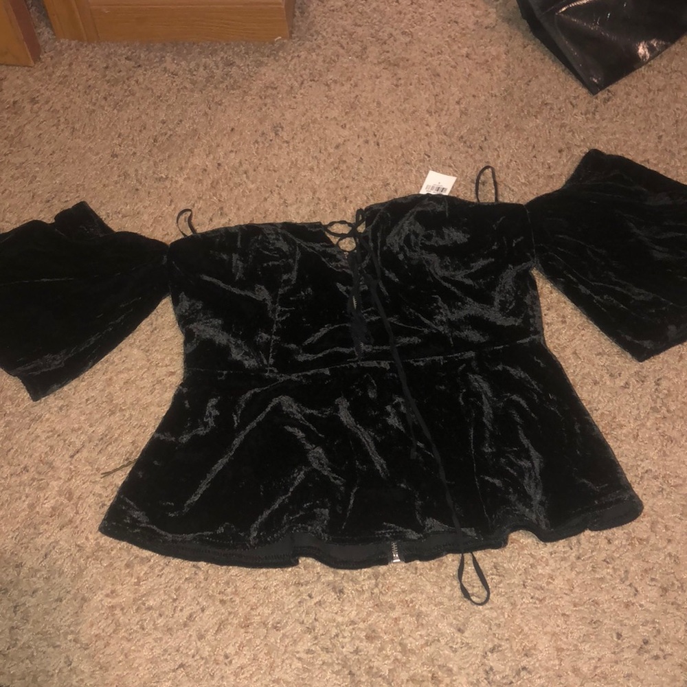 Express shoulder-less top